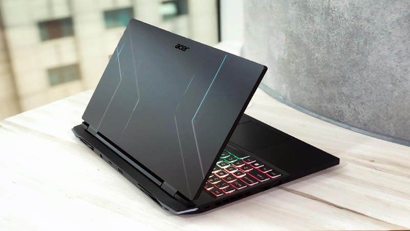 Acer Nitro 5 Tiger AN515 được thiết kể mỏng nhẹ, cao cấp Acer Nitro 5 Tiger AN515 có thiết kế siêu mỏng