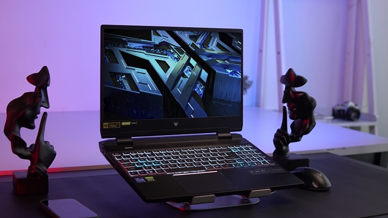 RAM 16GB và màn hình FHD 15.6 inch mang lại trải nghiệm chơi game ấn tượng Acer Predator Helios 300 có thiết kế xanh-đen, phong cách gaming mạnh mẽ