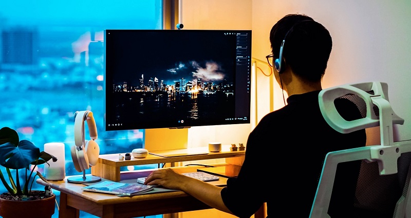 Đối tượng nên sử dụng máy tính trạm chính là chuyên gia thiết kế, làm phim, đồ họa