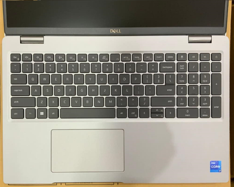 Bàn phím Dell Precision 3561 có độ nảy cao, giúp soạn thảo thoải mái