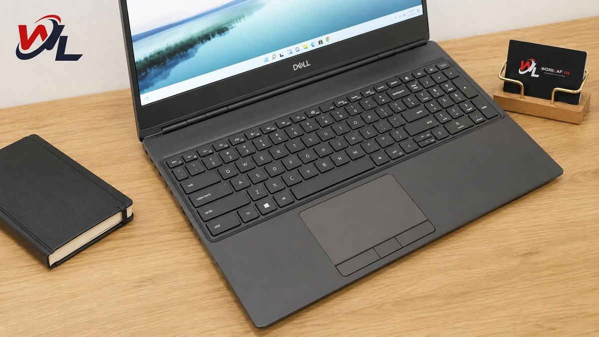 Bàn phím full-size có NumPad và đèn nền trên Dell Precision 7560