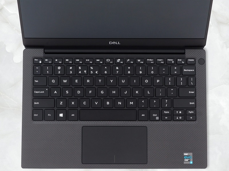 Bán phím có hành trình phím tốt, các phím có kích thước hợp lý