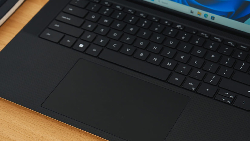 Bàn phím có hành trình sâu nên gõ rất mượt mà Bàn phím mượt mà