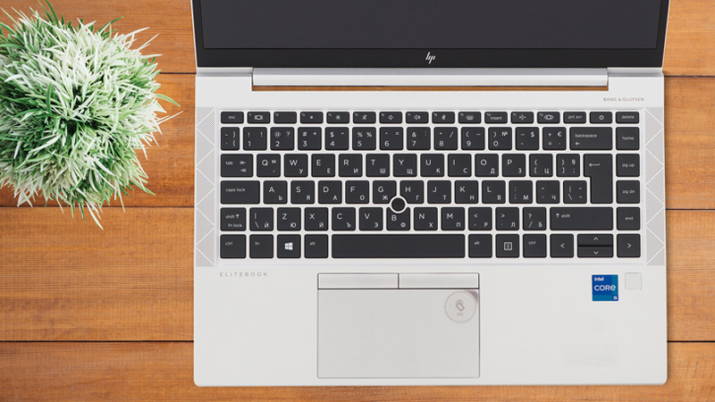 Bàn phím gõ êm, mượt khi sử dụng thời gian dài Bàn phím gõ êm, mượt khi sử dụng thời gian dài