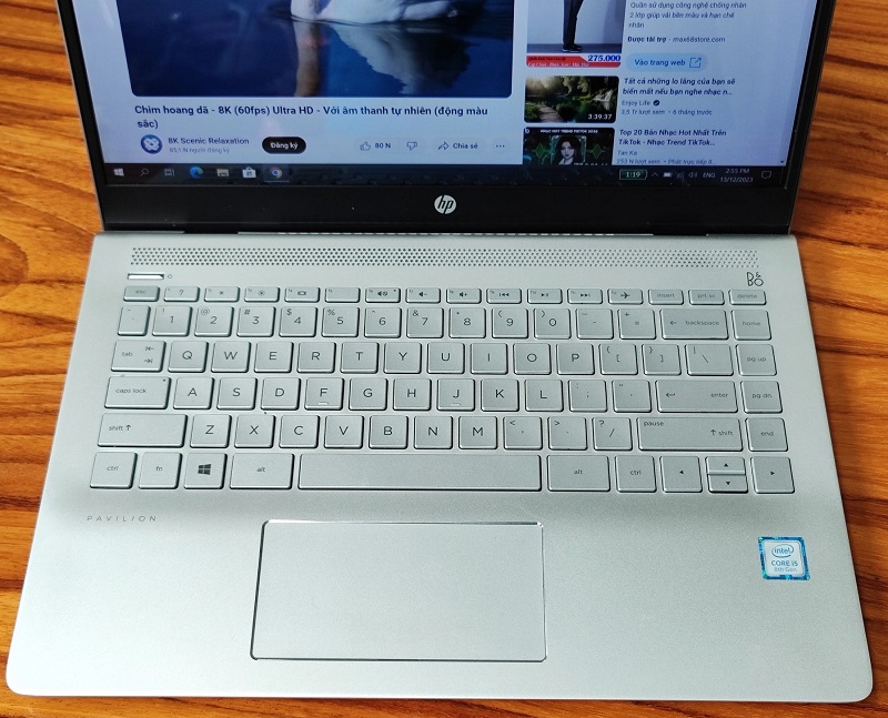 Hệ thống bàn phím rộng rãi cho cảm giác thoải mái