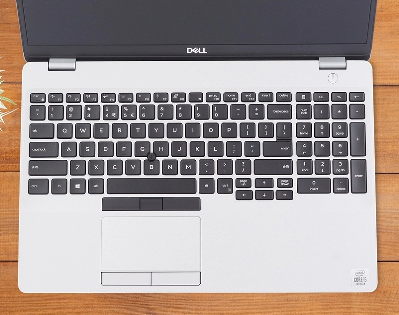 Đèn nền tinh tế hỗ trợ làm việc tốt trong môi trường thiếu sáng Bàn phím Dell Latitude 5510 có hành trình 1,3mm, nhập liệu êm ái, thoải mái