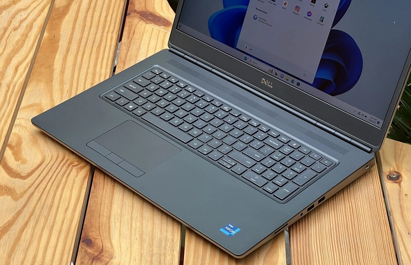 Bàn phím có hành trình sâu, độ nảy cao, mang lại cảm giác thoải mái khi gõ