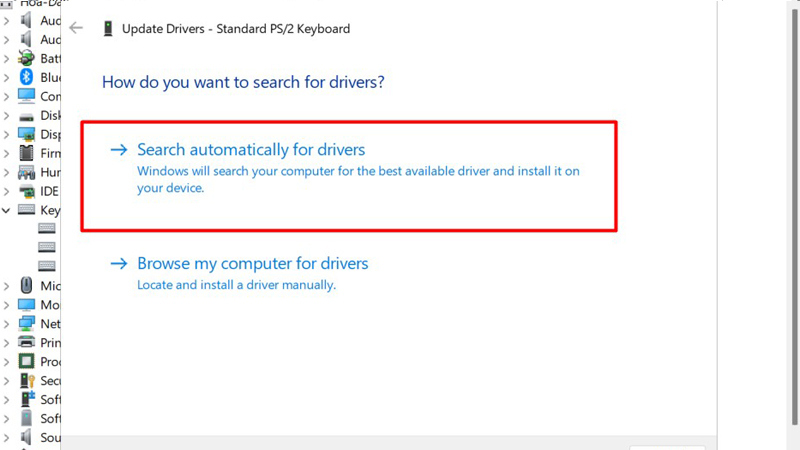 Chọn Search automatically for updated driver software để yêu cầu hệ điều hành tìm bản driver mới cho máy tính Chọn Search automatically for updated driver software