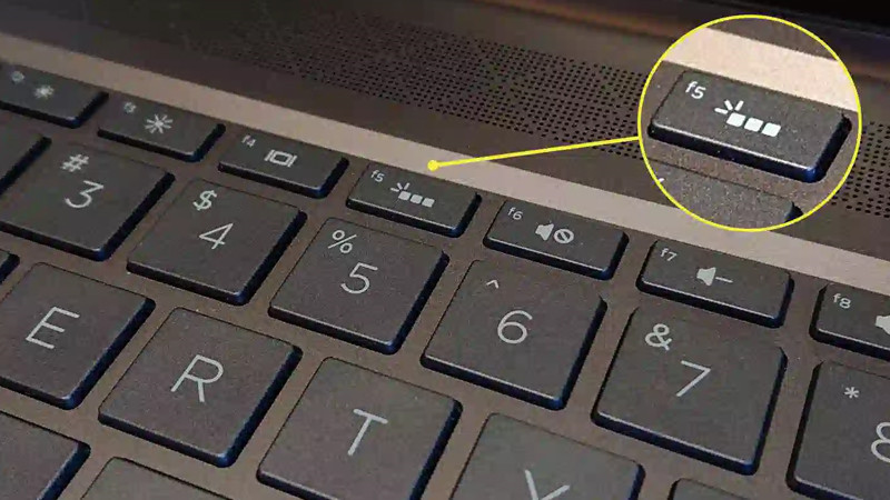 Nhấn tổ hợp Fn + F5