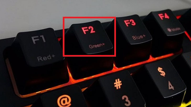 Nhấn giữ phím F2 hoặc DEL