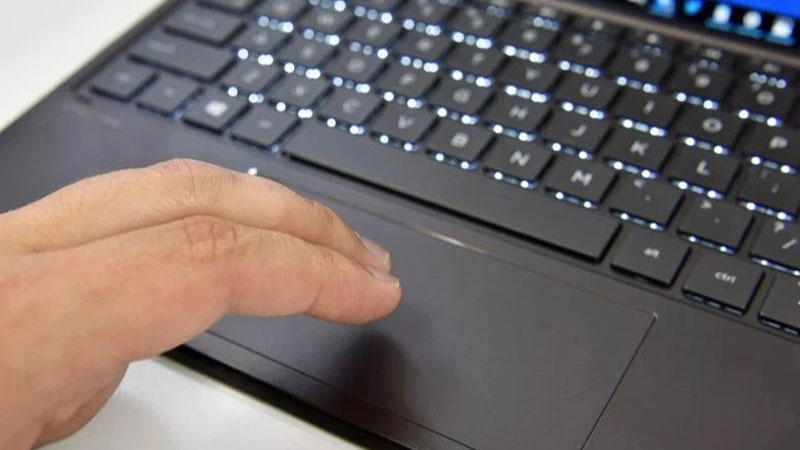 Touchpad có thiết kế hiện đại 