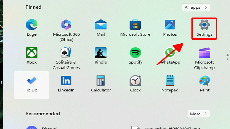 Click vào biểu tượng Start ở góc trái chọn Settings Click vào biểu tượng Start rồi chọn Settings