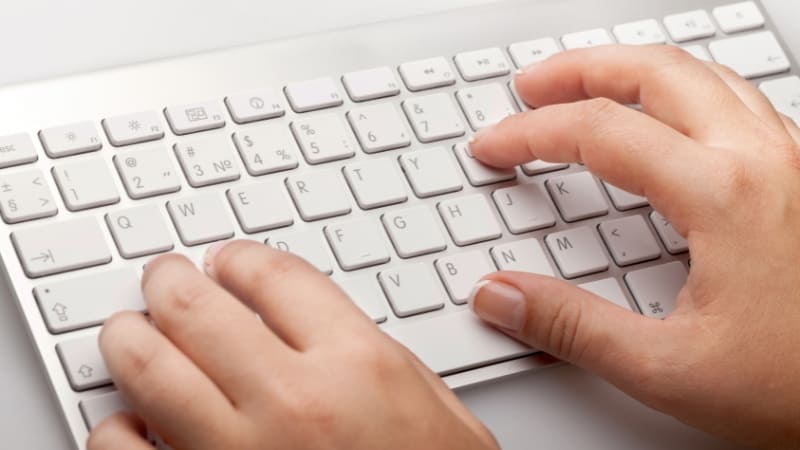 Tùy vào hãng, bạn sử dụng tổ hợp phím để bật Tùy vào hãng, bạn có thể sử dụng tổ hợp phím