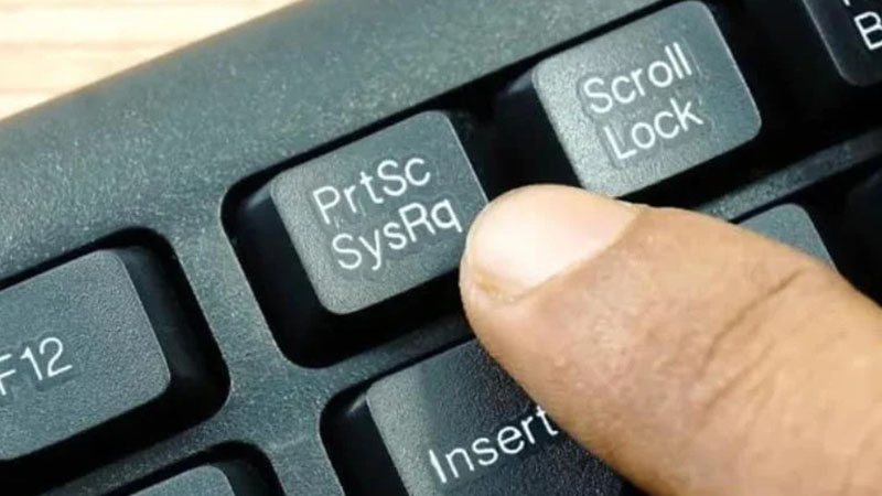 Bạn bấm vào phím Print Screen Bấm vào phím Print Screen