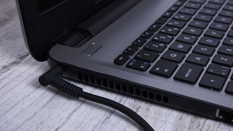 Sạc pin đúng cách để laptop hoạt động bền bỉ