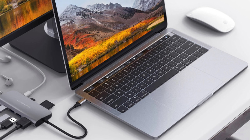 Không nên gỡ pin ra và chỉ dùng nguồn điện cắm sạc trực tiếp Chỉ dùng nguồn điện cắm sạc trực tiếp