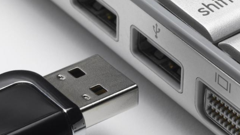 Cổng USB bị hỏng khiến laptop không nhận bàn phím rời Cổng USB bị hỏng