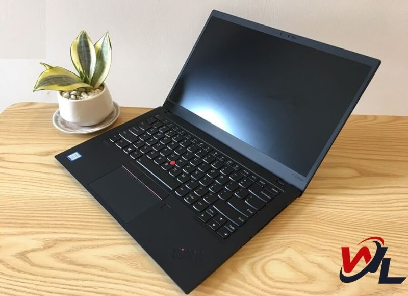 RAM 8GB và SSD 256GB giúp xử lý đa nhiệm ổn định, khởi động mượt RAM 8GB và SSD 256GB giúp đa nhiệm nhanh, khởi động mượt