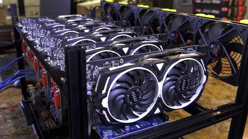 Bo mạch nhiều khe GPU, Internet ổn định, tản nhiệt tốt GPU mạnh, RAM đủ, ổ cứng nhanh, nguồn công suất cao