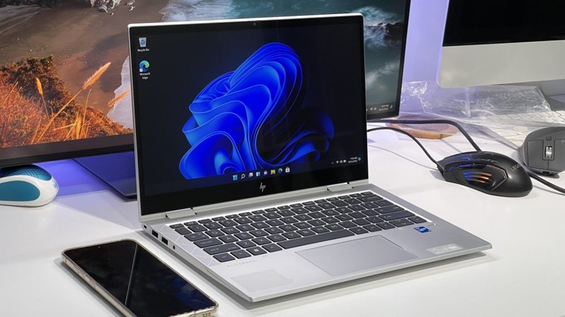 HP EliteBook 830 G8 nhỏ gọn, cổng kết nối cơ bản nhưng đầy đủ