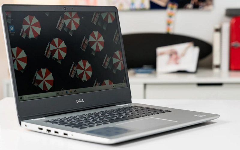 Laptop được trang bị đầy đủ cổng kết nối Laptop được trang bị đầy đủ cổng kết nối