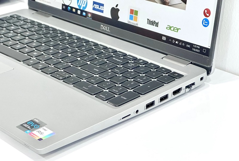 Chiếc Dell laptop dưới 10 triệu trang bị cổng kết nối đa dạng, đáp ứng mọi nhu cầu người dùng Với thiết kế mỏng nhẹ, laptop Dell dưới 10 triệu vẫn đầy đủ cổng kết nối, hỗ trợ nhanh chóng