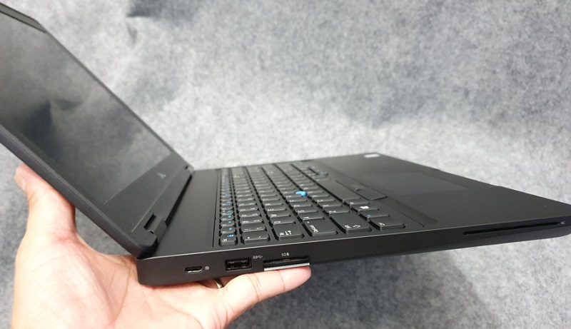 Cổng USB 3.0, Thunderbolt 3 và SD/SmartCard ở bên trái