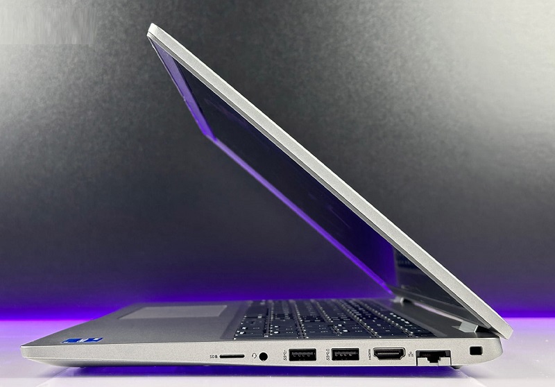 Dell Precision 3561 có đầy đủ cổng RJ45, USB 3.2, Thunderbolt và HDMI