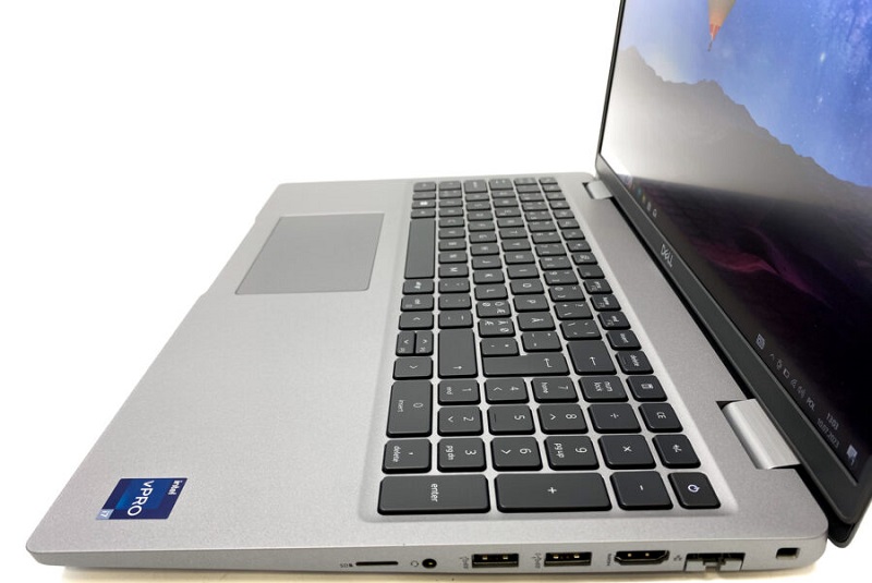 Các cổng kết nối bao gồm USB 3.2, HDMI, Thunderbolt 4. Trang bị cổng SD card, USB 3.2, HDMI, Thunderbolt 4.