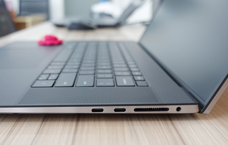 Thiết kế này đáp ứng tốt nhu cầu kết nối và sử dụng linh hoạt Dell Precision 5760 có thiết kế mỏng nhẹ nhưng vẫn đủ cổng kết nối cơ bản