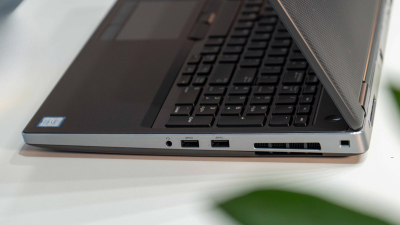 Dell Precision 7540 đầy đủ các cổng kết nối