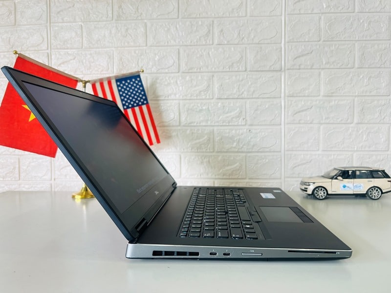 Dell 7730, máy trạm đồ họa mỏng nhẹ, chống sốc, phù hợp người dùng chuyên nghiệp Máy có thiết kế nhỏ gọn, chất liệu cao cấp, chống va đập