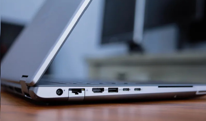 Dell 7770 cũ có hệ thống cổng kết nối đa dạng, đáp ứng mọi nhu cầu