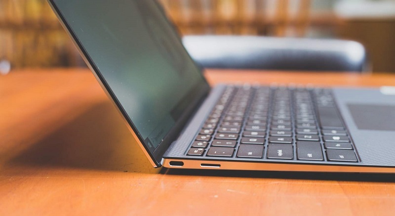 Trang bị các cổng kết nối hiện đại như Thunderbolt 3