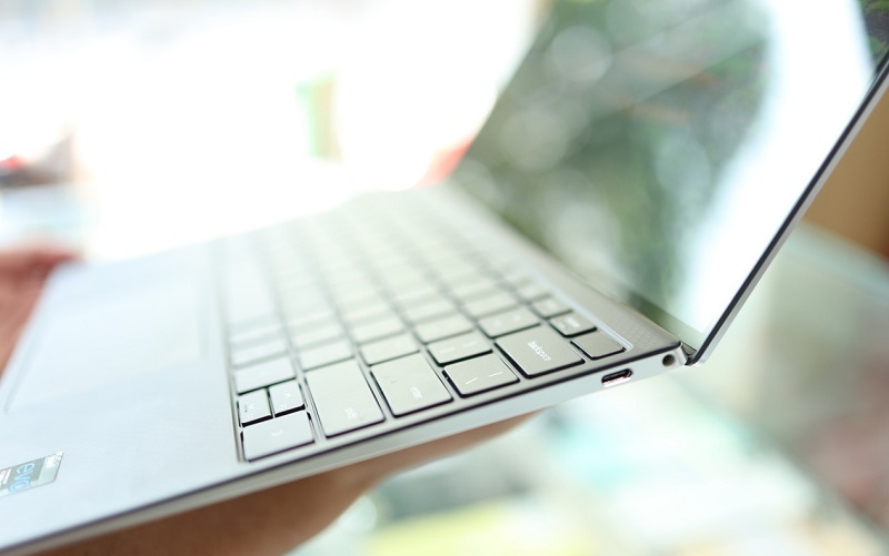 Trang bị đầy đủ các cổng kết nối kết nối với các thiết bị ngoại vi