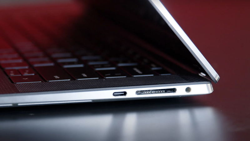 Đầy đủ cổng kết nối khi sử dụng