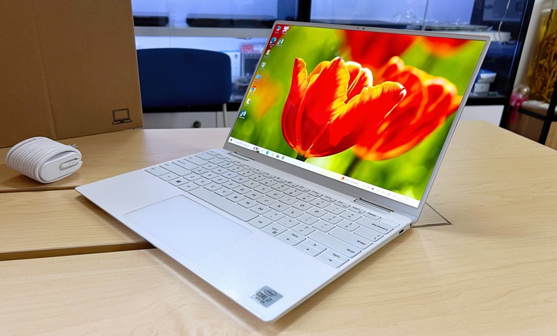 Máy mỏng nhẹ được đánh giá cao từ người dùng công nghệ