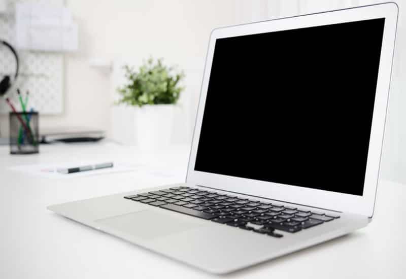 Đèn nguồn sáng nhưng màn hình hoàn toàn tối Màn hình không hiển thị gì khi khởi động máy tính