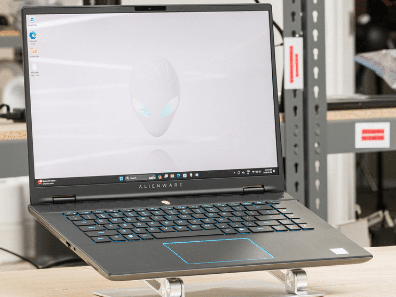 Dell Alienware M16: màn hình chuẩn màu 100%sRGB, lý tưởng cho đồ họa và game Dell Alienware M16 R2 thiết kế độc đáo, cấu hình mạnh mẽ cho game thủ