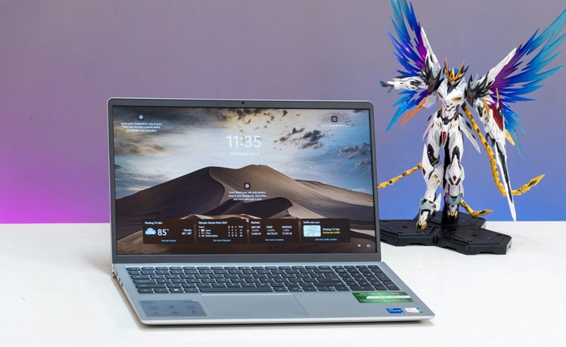 Màn hình 15.6 inch FHD 120Hz, card đồ họa Intel Iris Xe Dell Inspiron 15 3520 với i5 1235U, 16GB RAM, 512GB SSD