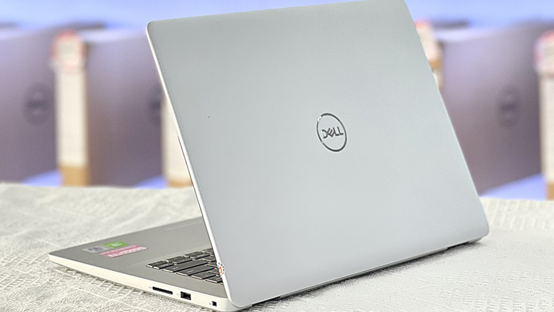 Laptop cấu hình khỏe, thiết kế sang trọng được ưa chuộng Laptop cấu hình khỏe, thiết kế sang trọng được ưa chuộng