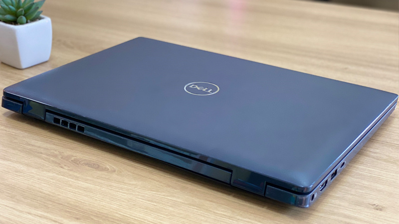 Dell Latitude 3420 thiết kế mỏng nhẹ Dell Latitude 3420 có trọng lượng nhẹ