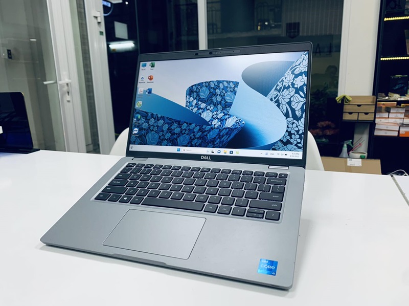 Màn hình 14 inch Full HD, sắc nét, độ sáng 300 nits, góc nhìn rộng Dell Latitude 5421 bền bỉ, thiết kế hợp kim nhôm, carbon chắc chắn