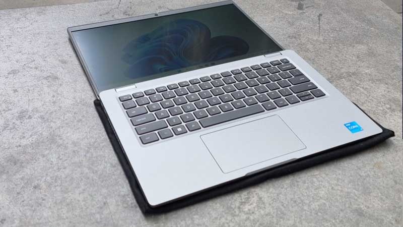 Laptop sở hữu thiết kế sang trọng Thiết kế sang trọng