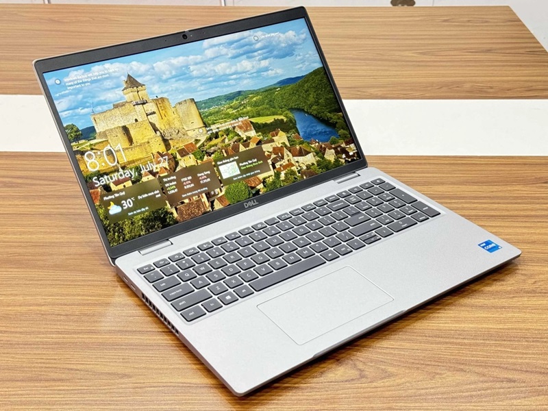 Màn hình 15.6 inch FHD, card Intel UHD, đa nhiệm mượt mà Dell Latitude 5520: thiết kế nhựa sinh học, hiện đại, chống va đập