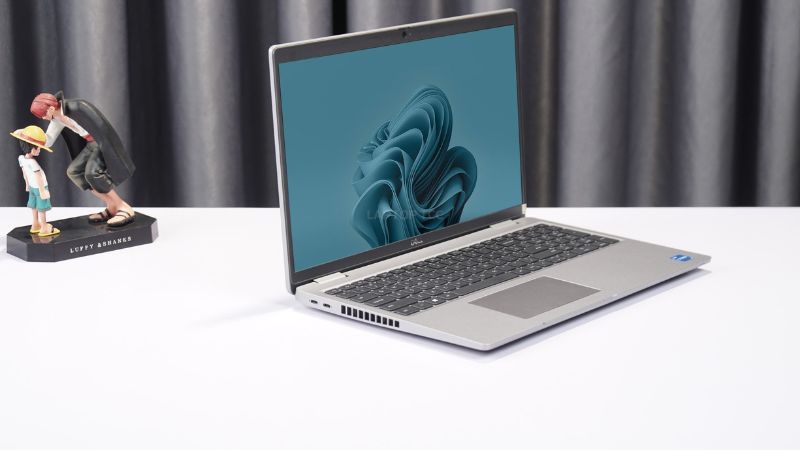 Dell Latitude 5530 thiết kế cao cấp phù hợp thiết kế đồ họa