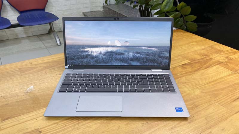 Dell Latitude 5530 cấu hình mạnh phù hợp sinh viên y khoa Dell Latitude 5530 có thiết kế mỏng nhẹ, dễ di chuyển