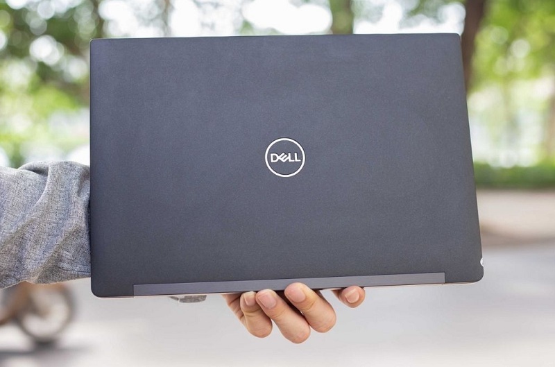 Mẫu laptop mỏng nhẹ rất thuận tiện để mang theo đi học Mẫu laptop mỏng nhẹ rất thuận tiện để mang theo