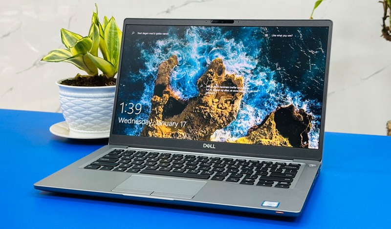 Sở hữu chip Intel Core i7 8665U, RAM 8GB và SSD 256GB mạnh mẽ Dell Latitude 7400 có thiết kế sang trọng và màn hình 14 inch FHD