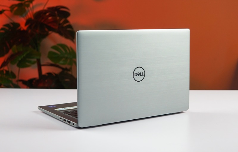 Cấu hình mạnh: Core i7-1255U, RAM 16GB, SSD 512GB, Intel Iris Xe Dell Latitude 7430 bền bỉ, sang trọng với thiết kế kim loại nguyên khối